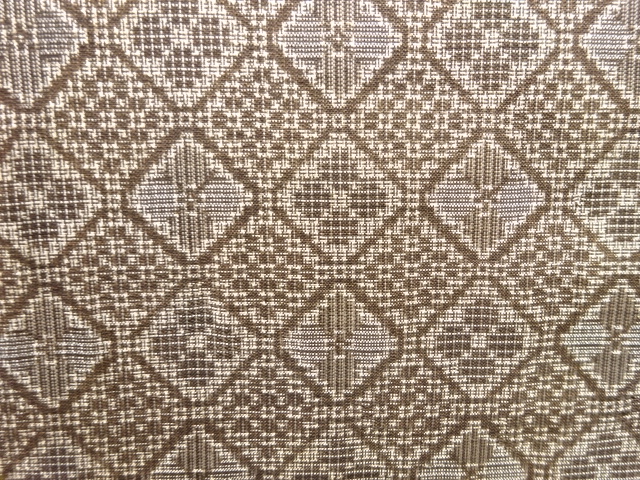 アンティーク　幾何学模様織出し本場泥大島紬着物